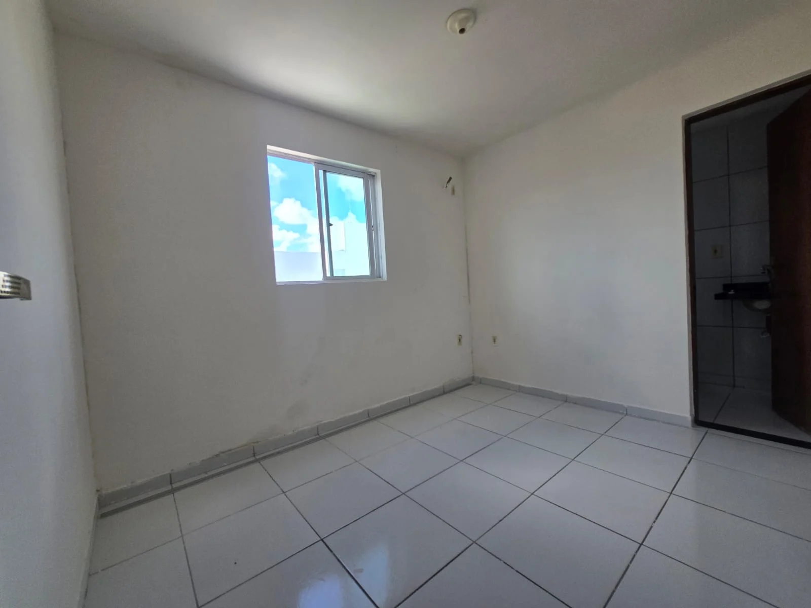 Apartamento no Cristo com 2 Quartos sendo 1 Suíte
