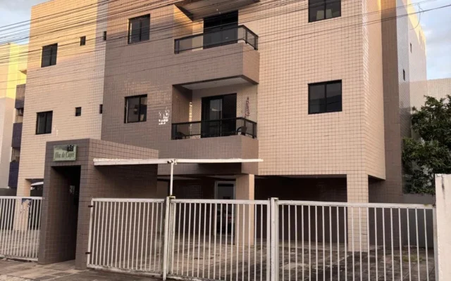 Apartamento Térreo com Área no Parque do Sol/Valentina com 2 Quartos sendo 1 Suíte