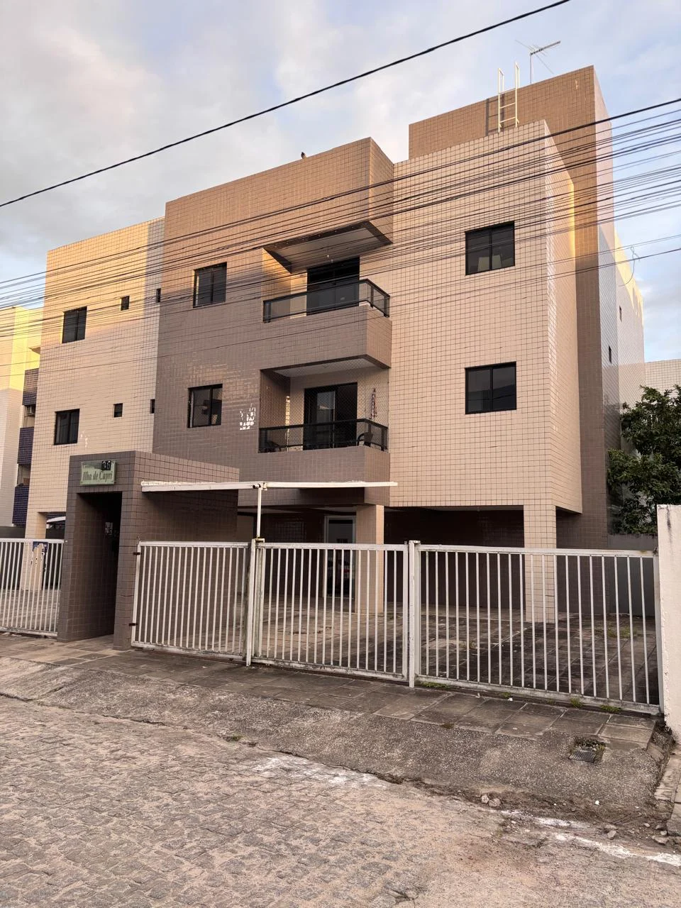 Apartamento Térreo com Área no Parque do Sol/Valentina com 2 Quartos sendo 1 Suíte