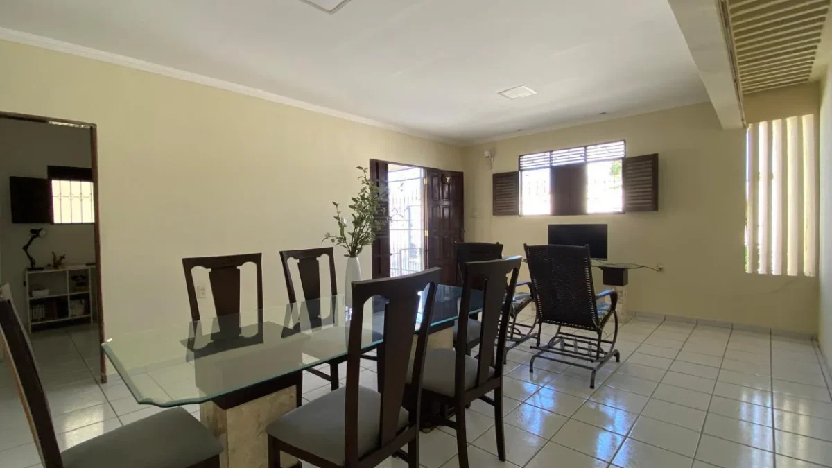 Casa no Cristo com 4 Quartos sendo 1 Suíte, Próximo ao Almeidão