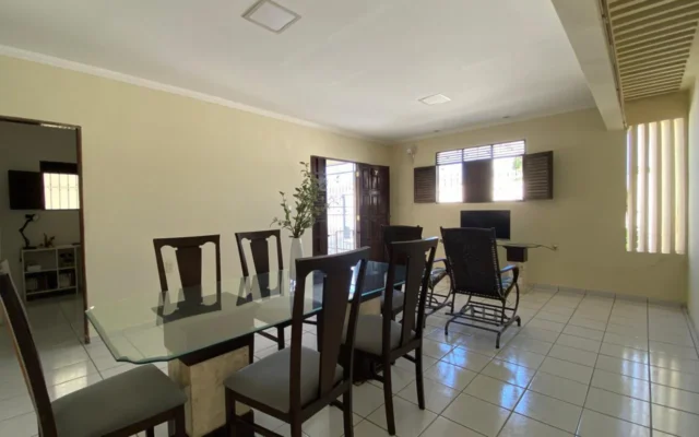 Casa no Cristo com 4 Quartos sendo 1 Suíte, Próximo ao Almeidão