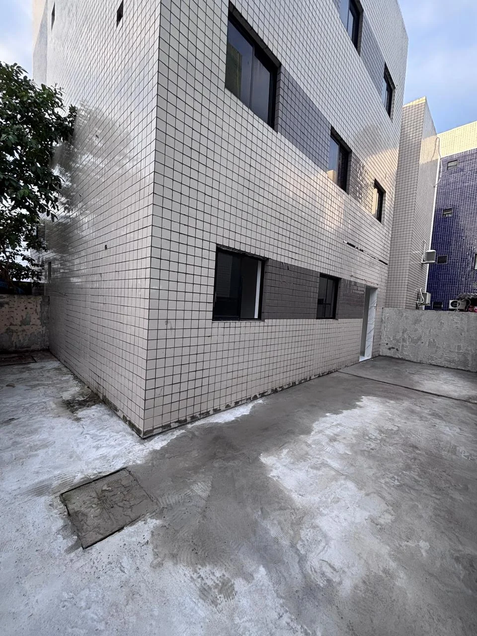 Apartamento Térreo com Área no Parque do Sol/Valentina com 2 Quartos sendo 1 Suíte