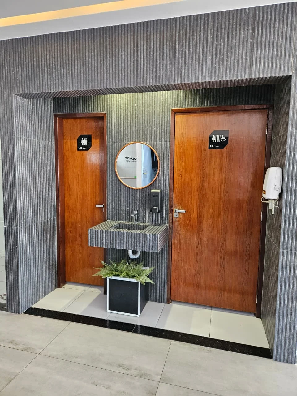 ALUGO Sala Comercial na Principal dos Bancários/Anatólia em frente ao Equilíbrio do Ser R$ 1.550,00*