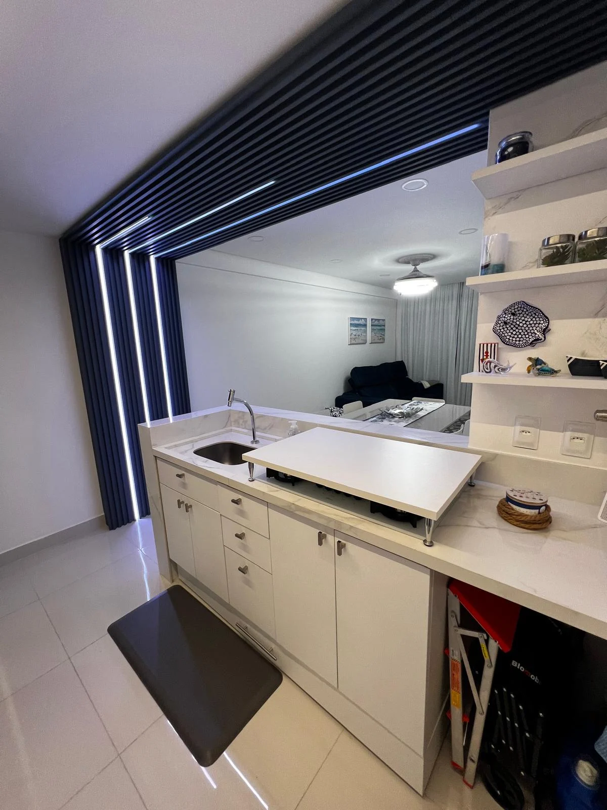 Apartamento Mobiliado em Intermares com 2 Quartos sendo 1 Suíte, Elevador e Lazer