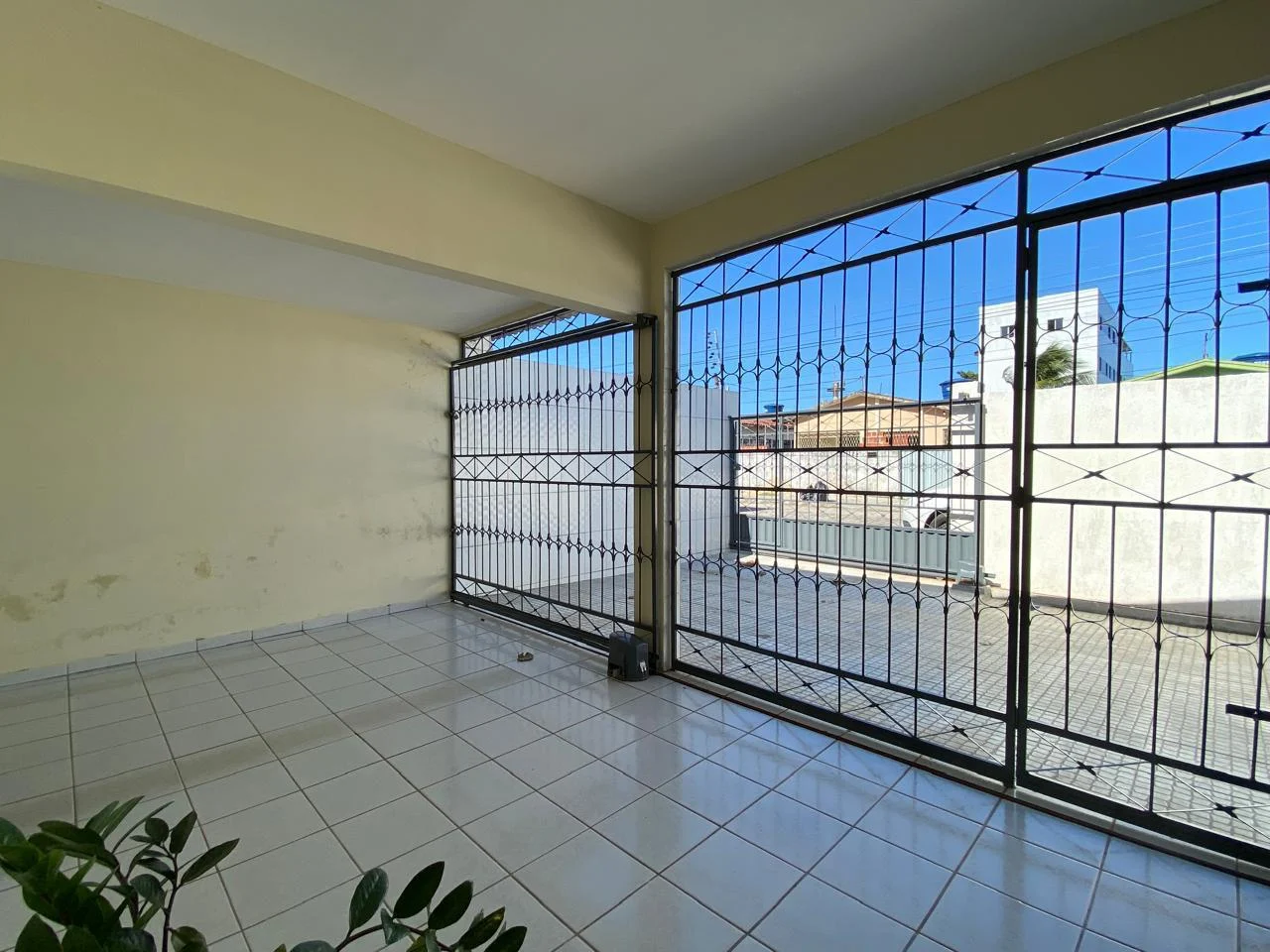 Casa no Cristo com 4 Quartos sendo 1 Suíte, Próximo ao Almeidão