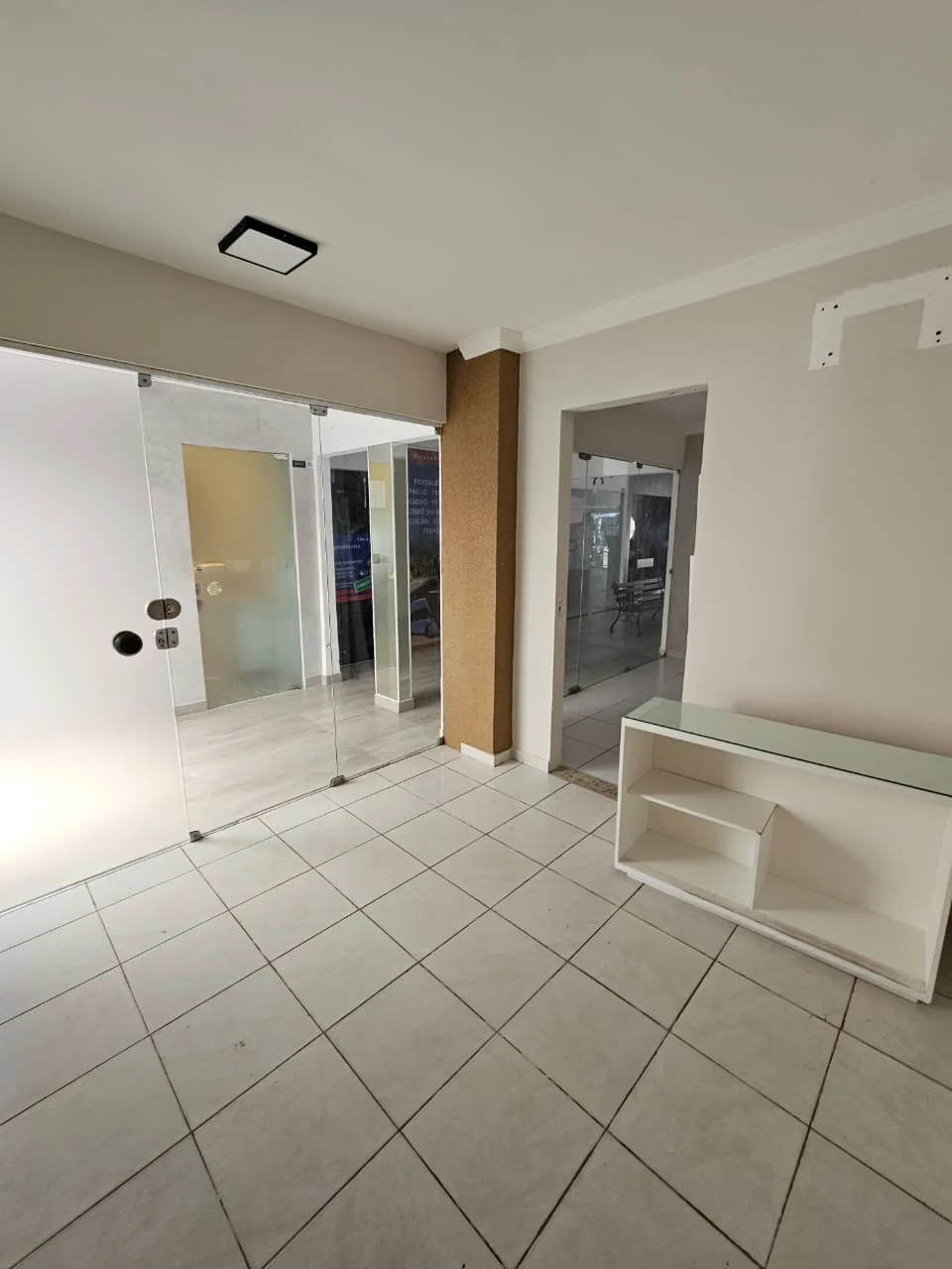 ALUGO Sala Comercial na Principal dos Bancários/Anatólia em frente ao Equilíbrio do Ser R$ 1.550,00*