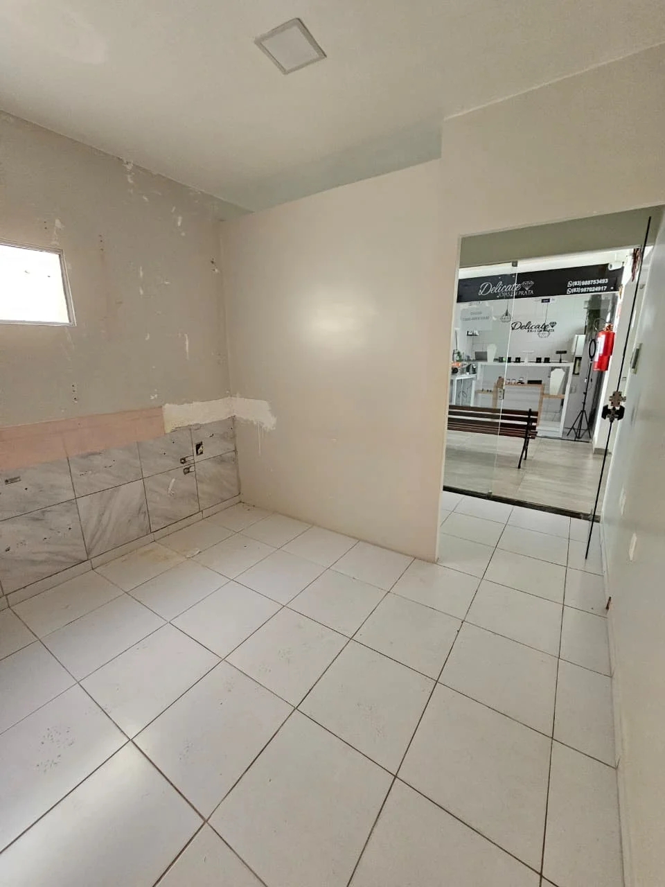 ALUGO Sala Comercial na Principal dos Bancários/Anatólia em frente ao Equilíbrio do Ser R$ 1.550,00*