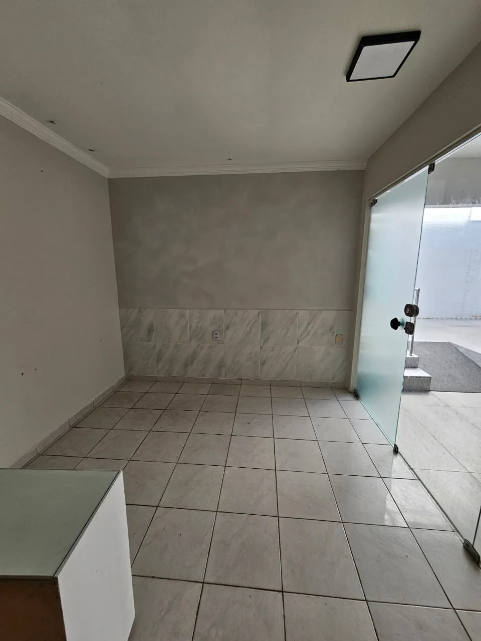 ALUGO Sala Comercial na Principal dos Bancários/Anatólia em frente ao Equilíbrio do Ser R$ 1.550,00*