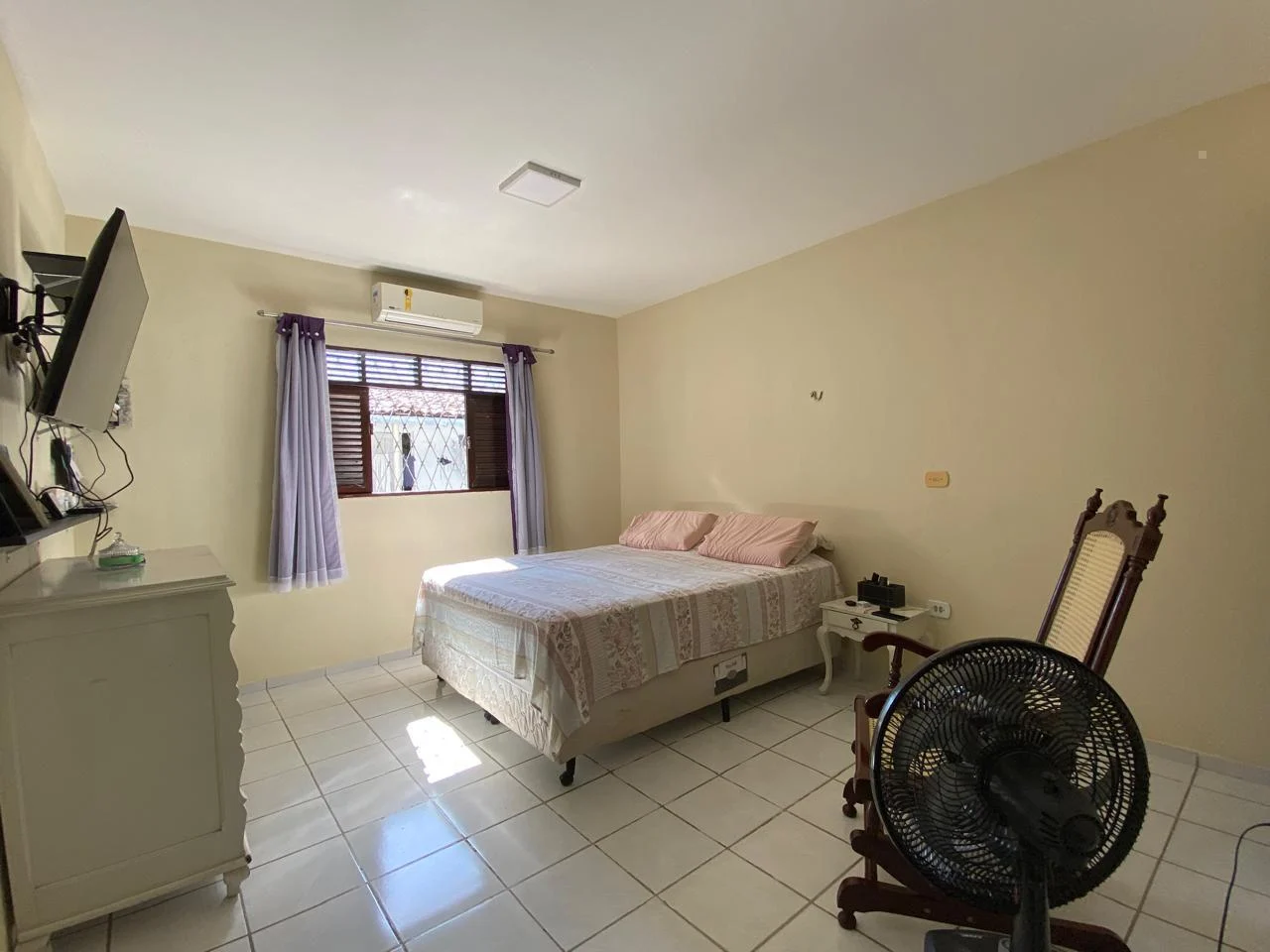 Casa no Cristo com 4 Quartos sendo 1 Suíte, Próximo ao Almeidão