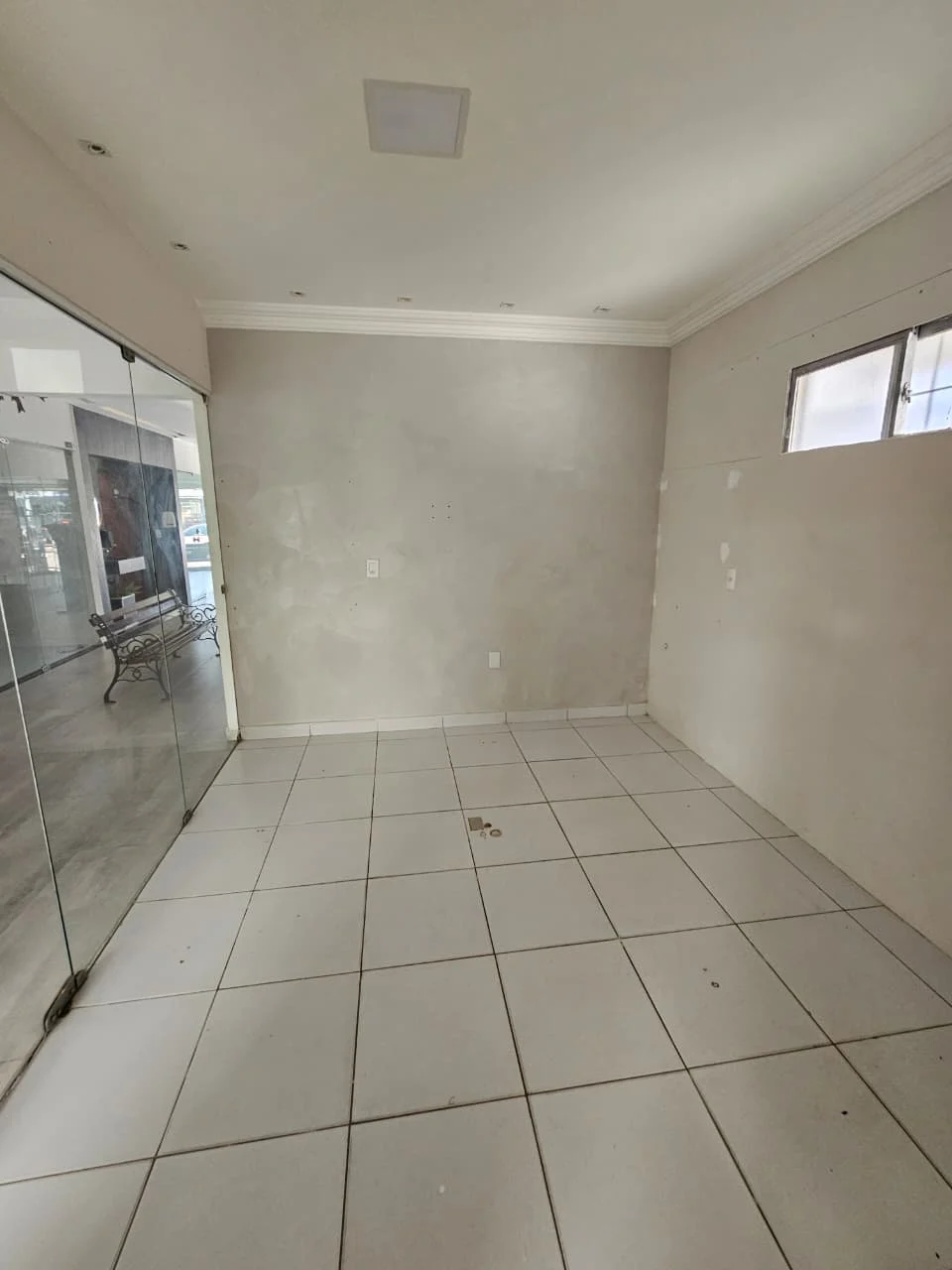ALUGO Sala Comercial na Principal dos Bancários/Anatólia em frente ao Equilíbrio do Ser R$ 1.550,00*