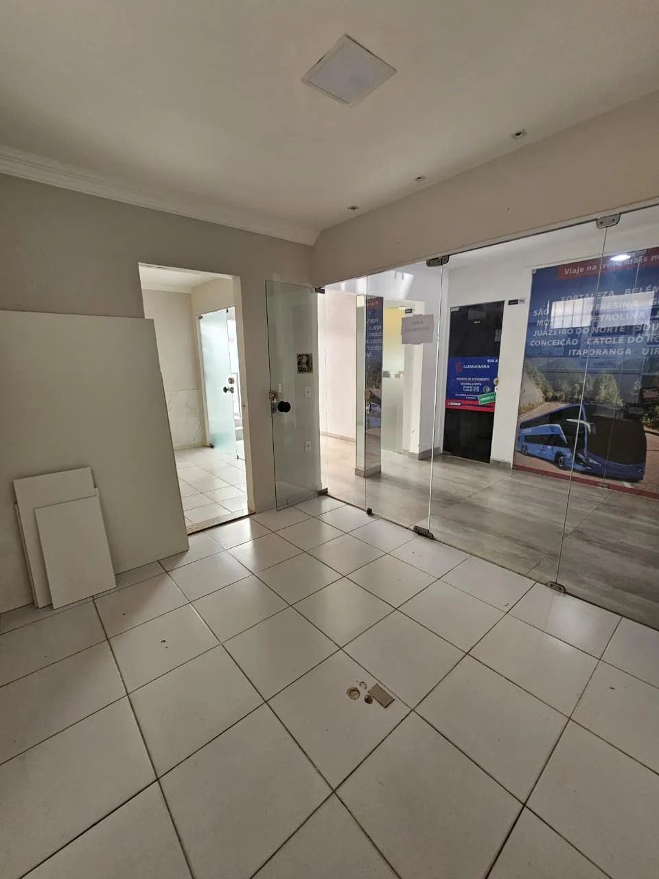 ALUGO Sala Comercial na Principal dos Bancários/Anatólia em frente ao Equilíbrio do Ser R$ 1.550,00*