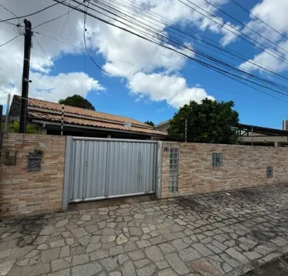 Casa no Treze de Maio com 3 Quartos sendo 1 Suíte