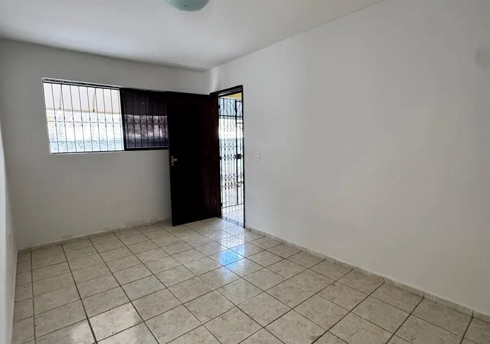 Apartamento Térreo no Jardim Cidade Universitária com 3 Quartos sendo 1 Suíte, 77m²