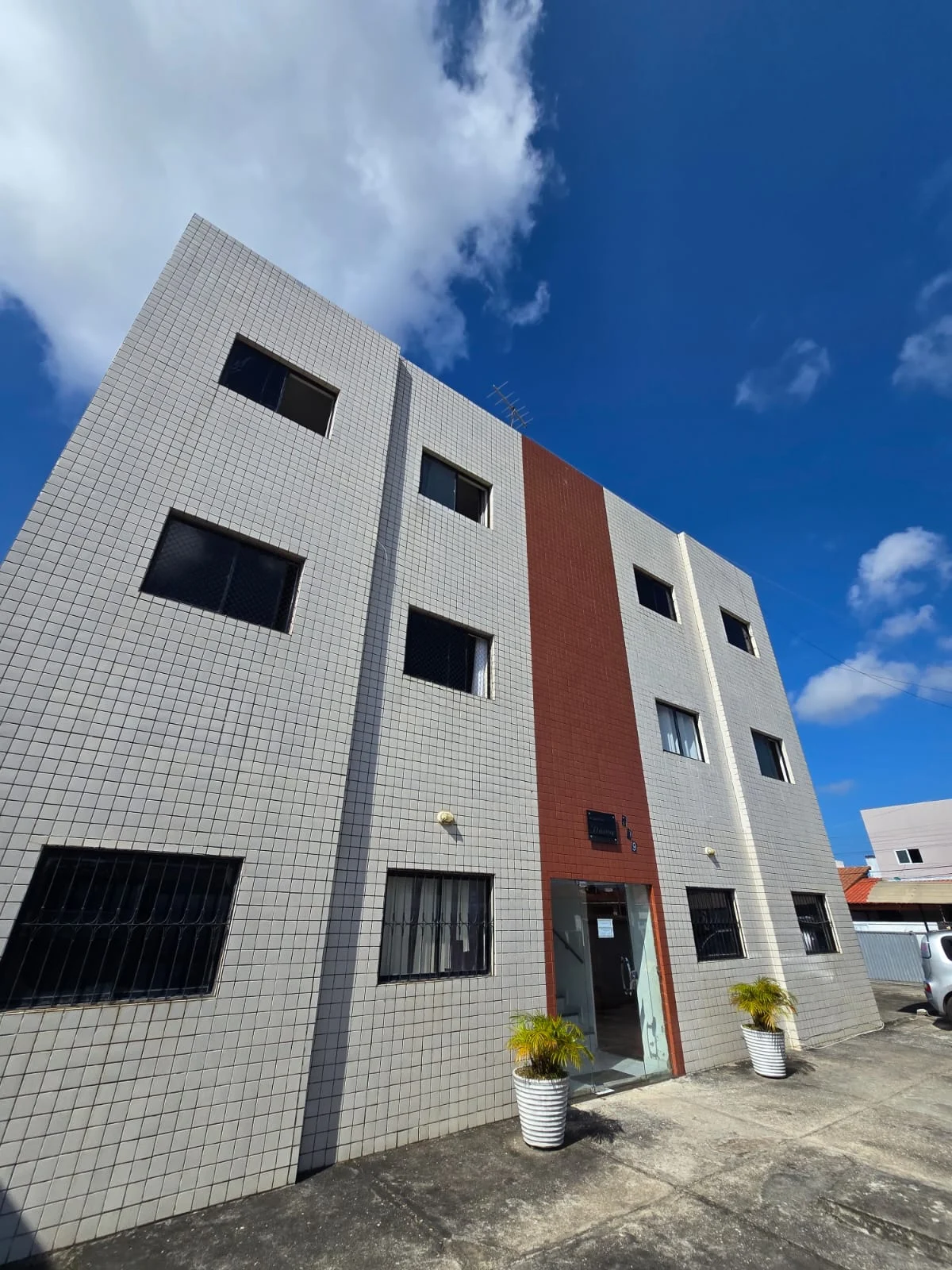 Apartamento Térreo no José Américo com 2 Quartos sendo 1 Suíte