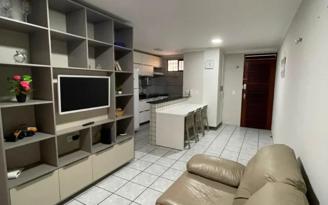 Apartamento Térreo com Área Mobiliado no Cabo Branco com 1 Quarto, 50m da Praia