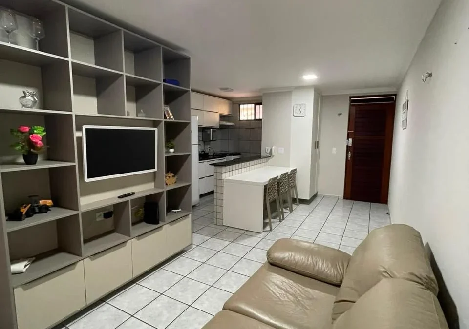 Apartamento Térreo com Área Mobiliado no Cabo Branco com 1 Quarto, 50m da Praia