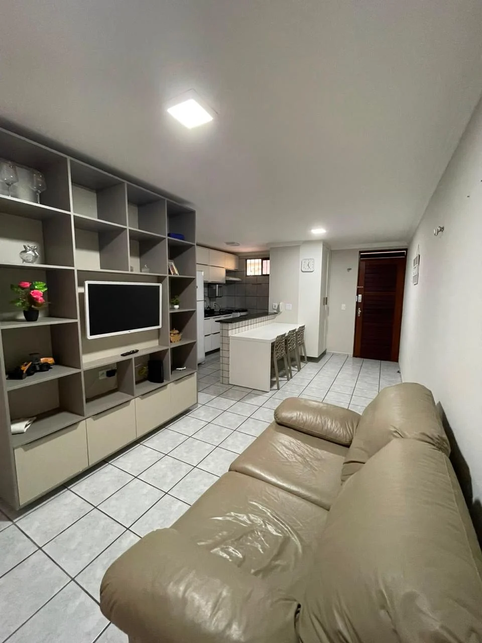 Apartamento Térreo com Área Mobiliado no Cabo Branco com 1 Quarto, 50m da Praia