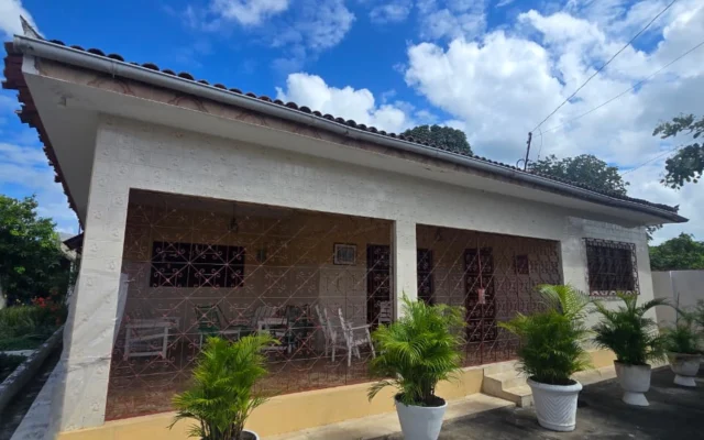 Casa no Centro de Mamanguape com 5 Quartos sendo 2 Suítes e Terreno com 880m²