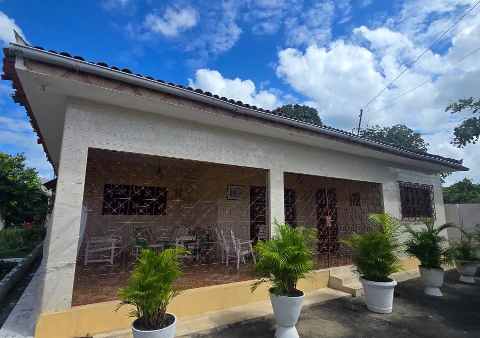Casa no Centro de Mamanguape com 5 Quartos sendo 2 Suítes e Terreno com 880m²
