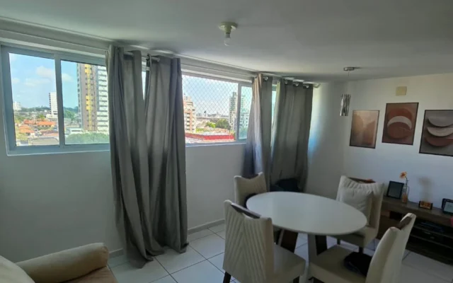 Apartamento Mobiliado no Miramar com 1 Quarto, Elevador e Piscina, Próximo a Epitácio