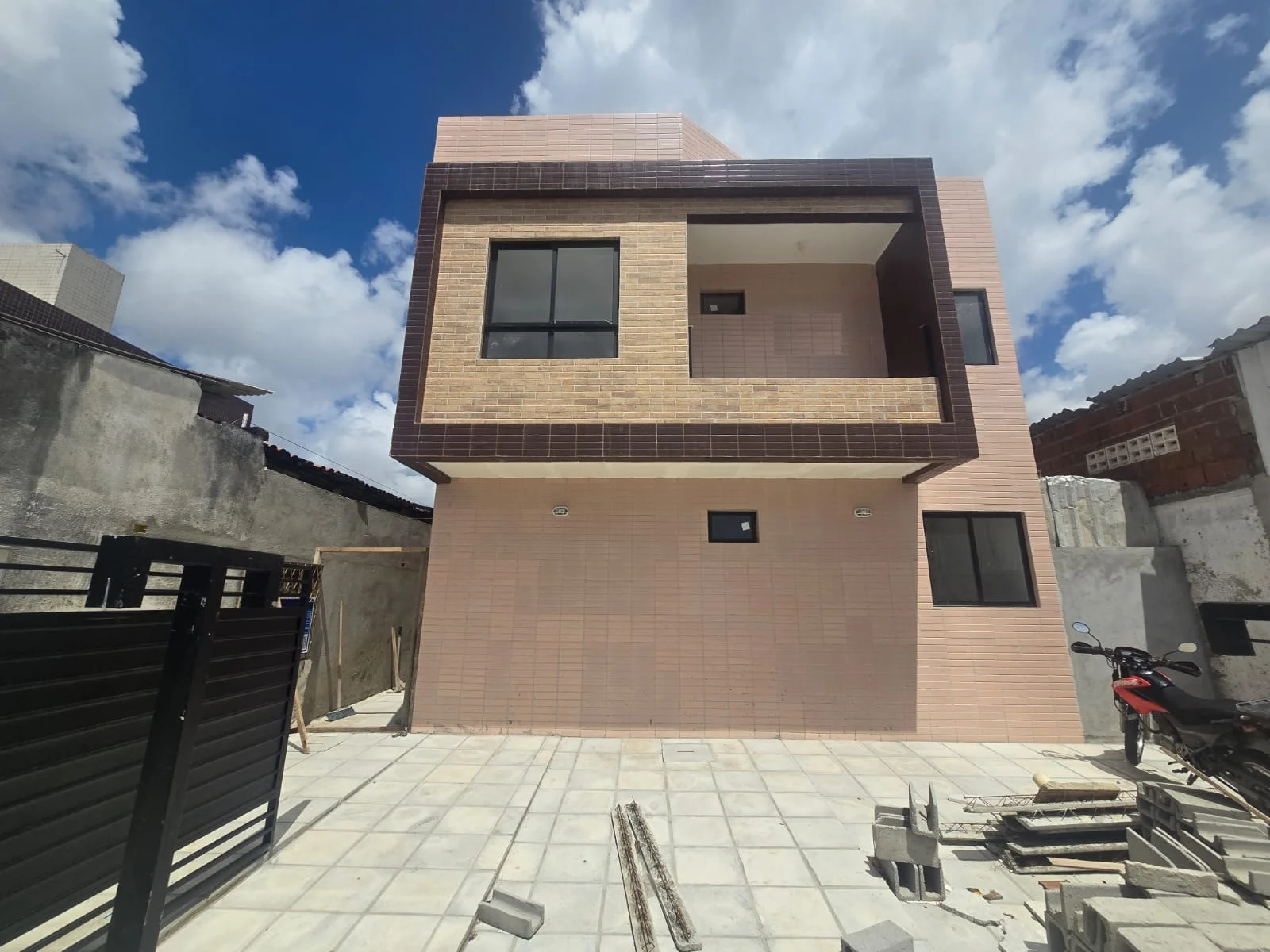 Apartamento em Mangabeira 3 com 2 Quartos sendo 1 Suíte, Opção de Térreo