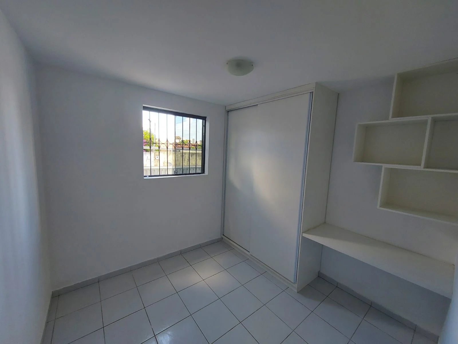 Apartamento Térreo no Jardim Cidade Universitária com 3 Quartos sendo 1 Suíte, 70m²