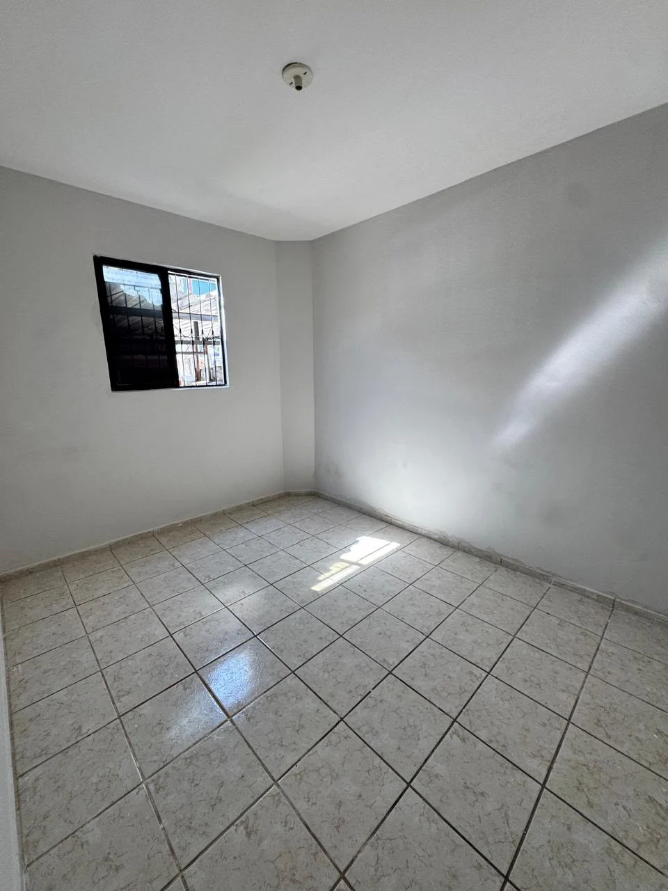 Apartamento Térreo no Jardim Cidade Universitária com 3 Quartos sendo 1 Suíte, 77m²