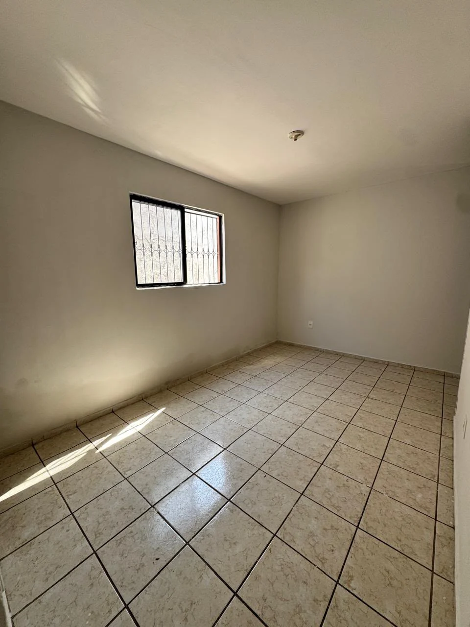 Apartamento Térreo no Jardim Cidade Universitária com 3 Quartos sendo 1 Suíte, 77m²