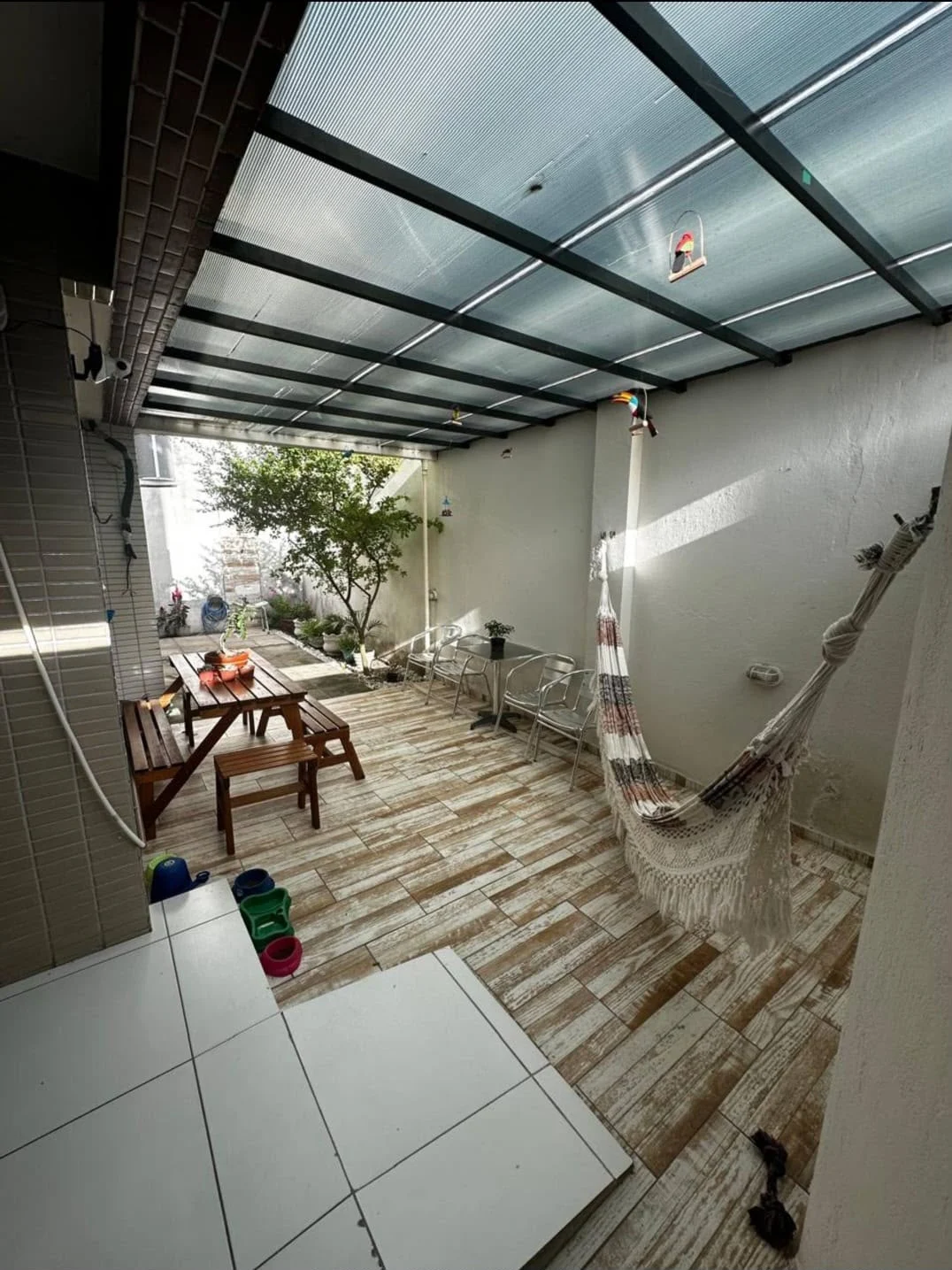 Apartamento Térreo com Área no Jardim Cidade Universitária com 3 Quartos sendo 1 Suíte