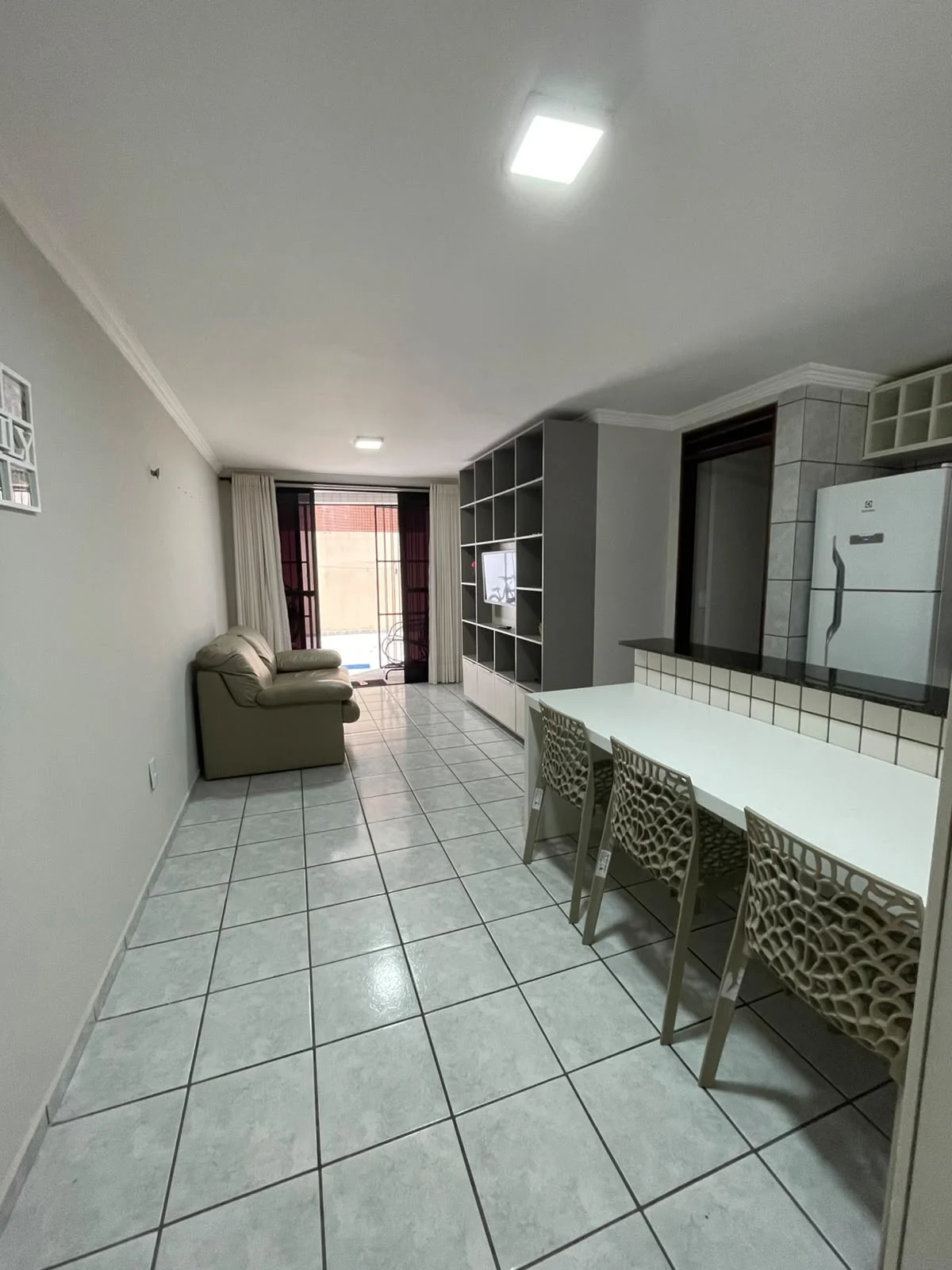 Apartamento Térreo com Área Mobiliado no Cabo Branco com 1 Quarto, 50m da Praia