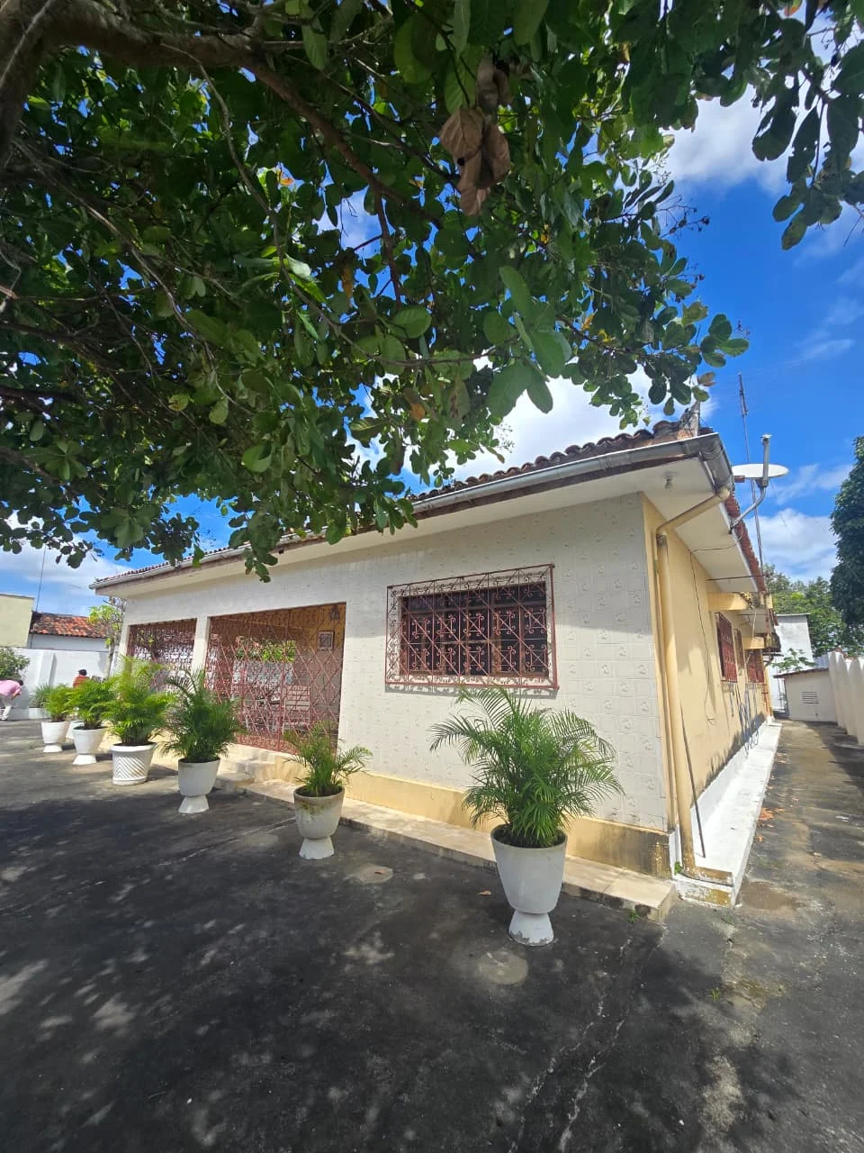 Casa no Centro de Mamanguape com 5 Quartos sendo 2 Suítes e Terreno com 880m²