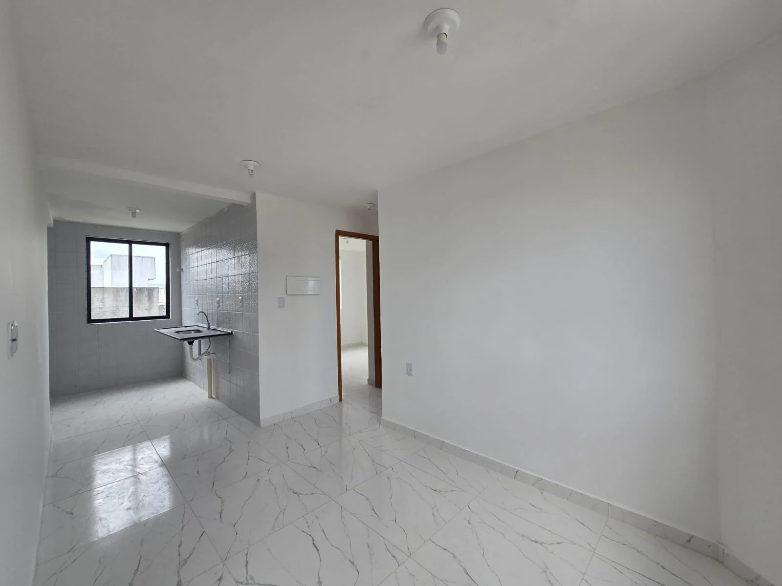 Apartamento no Bairro das Industrias com 2 Quartos sendo 1 Suíte, Opção de Térreo com Área