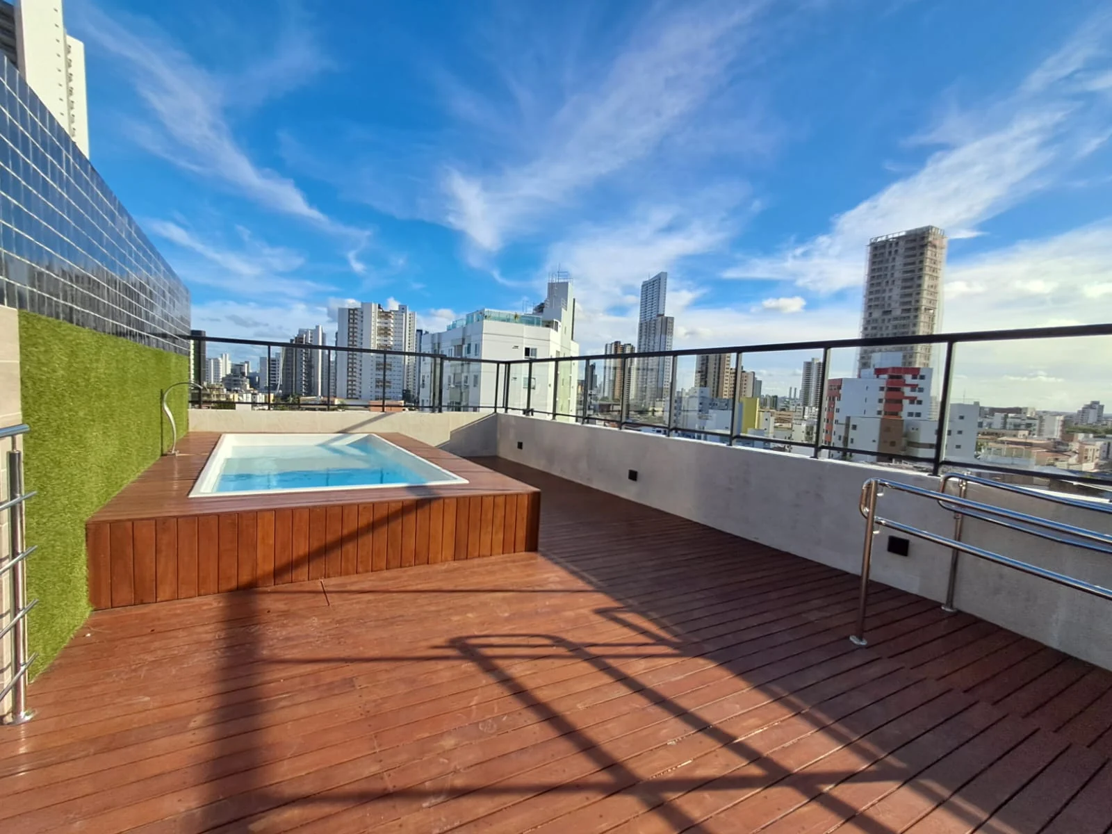 Apartamento no Jardim Oceania/Bessa com 3 Quartos sendo 1 Suíte, Lazer