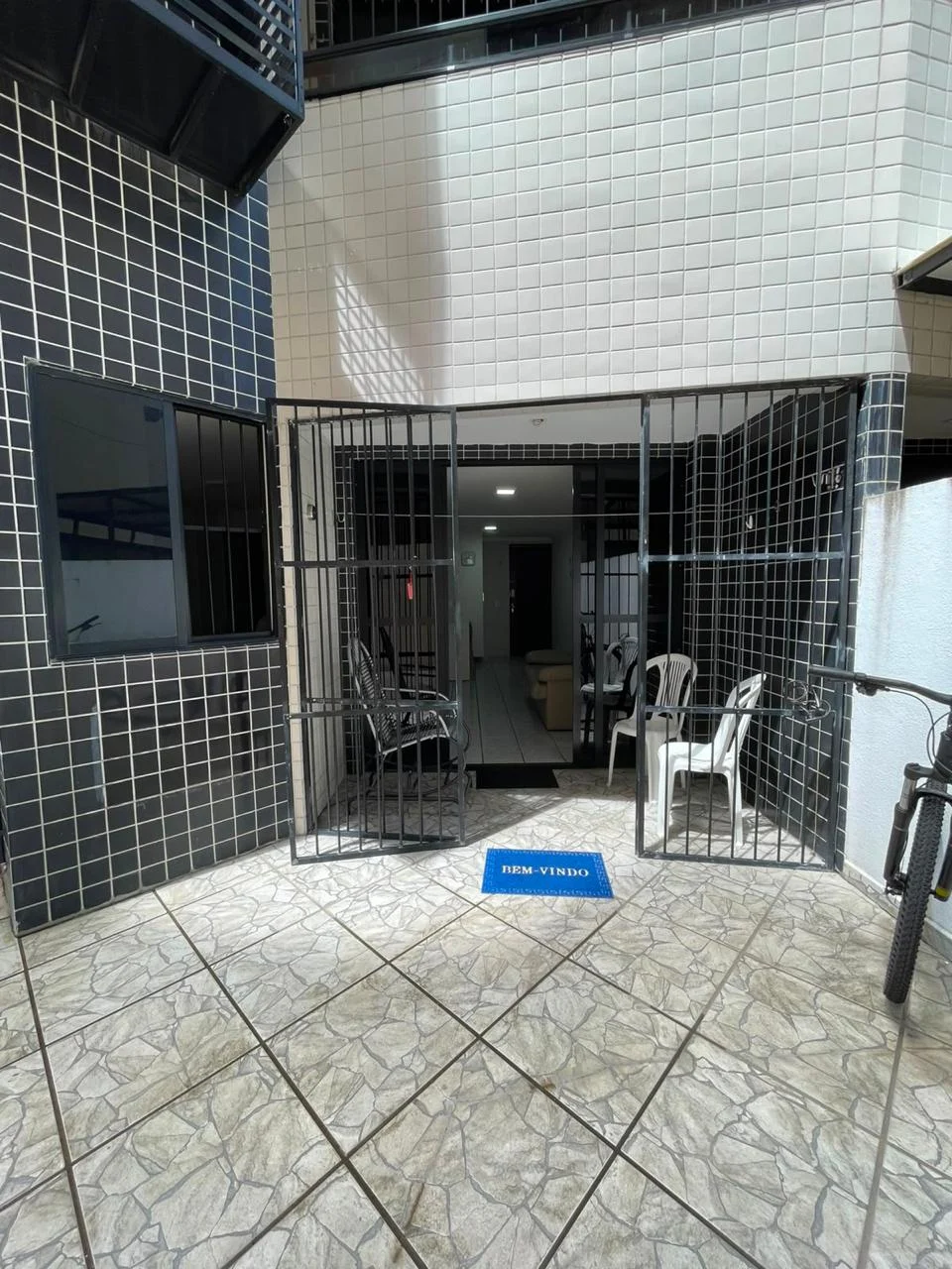 Apartamento Térreo com Área Mobiliado no Cabo Branco com 1 Quarto, 50m da Praia