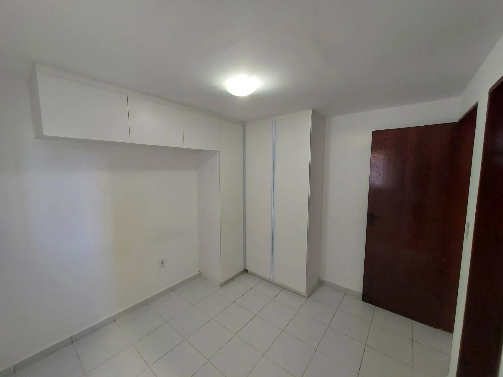 Apartamento Térreo no Jardim Cidade Universitária com 3 Quartos sendo 1 Suíte, 70m²