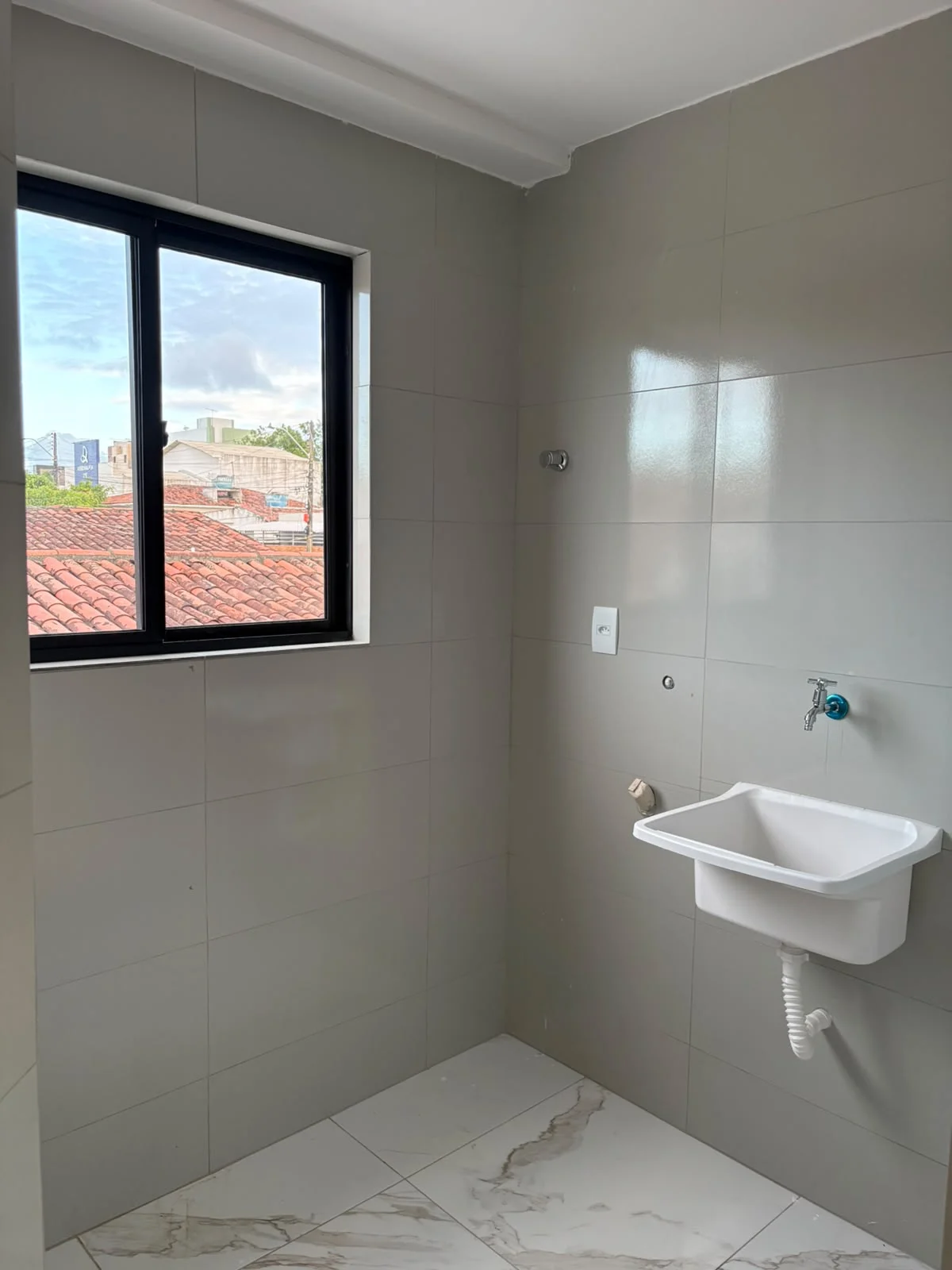 Apartamento em Mangabeira com 2 Quartos sendo 1 Suíte
