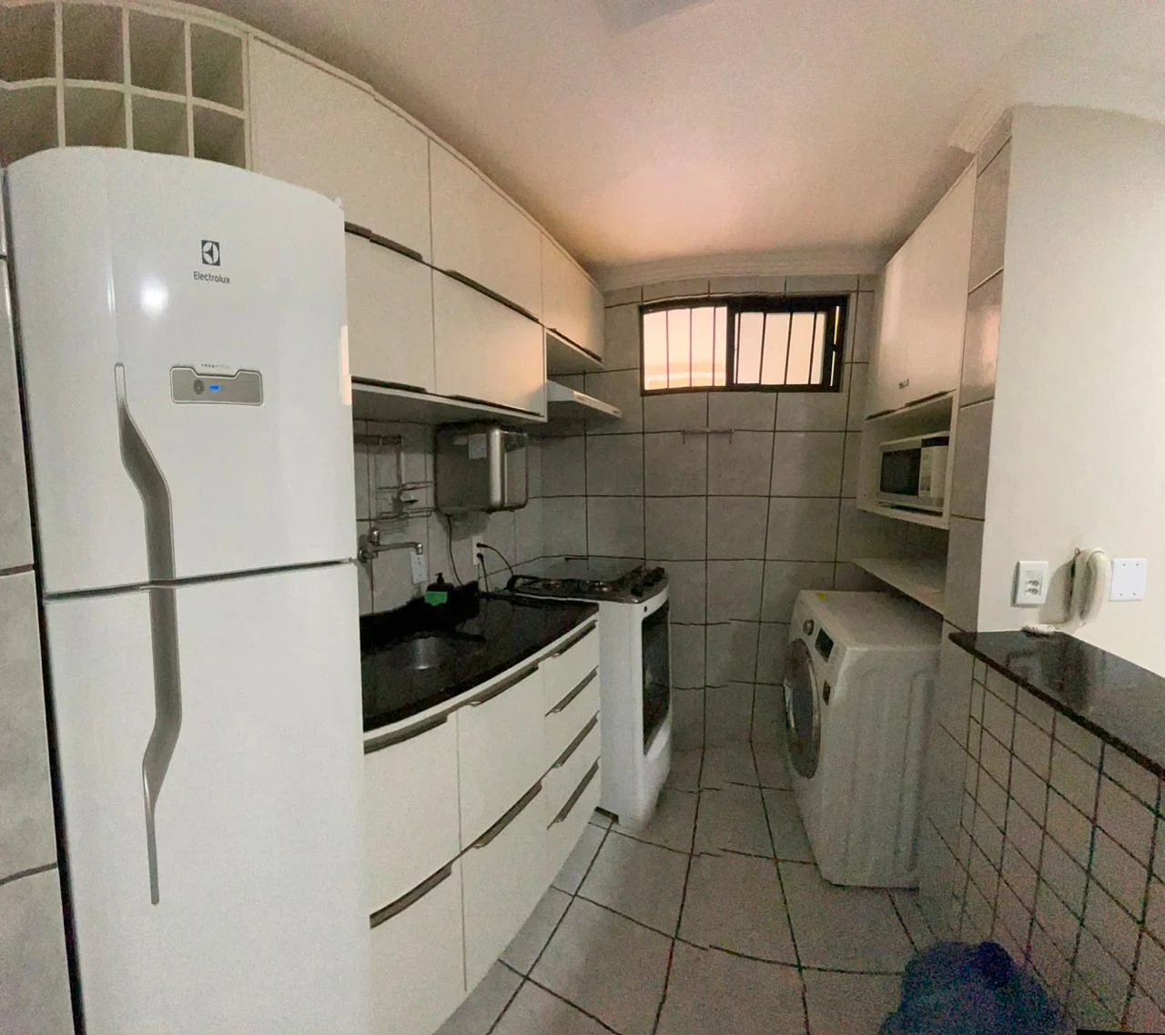 Apartamento Térreo com Área Mobiliado no Cabo Branco com 1 Quarto, 50m da Praia