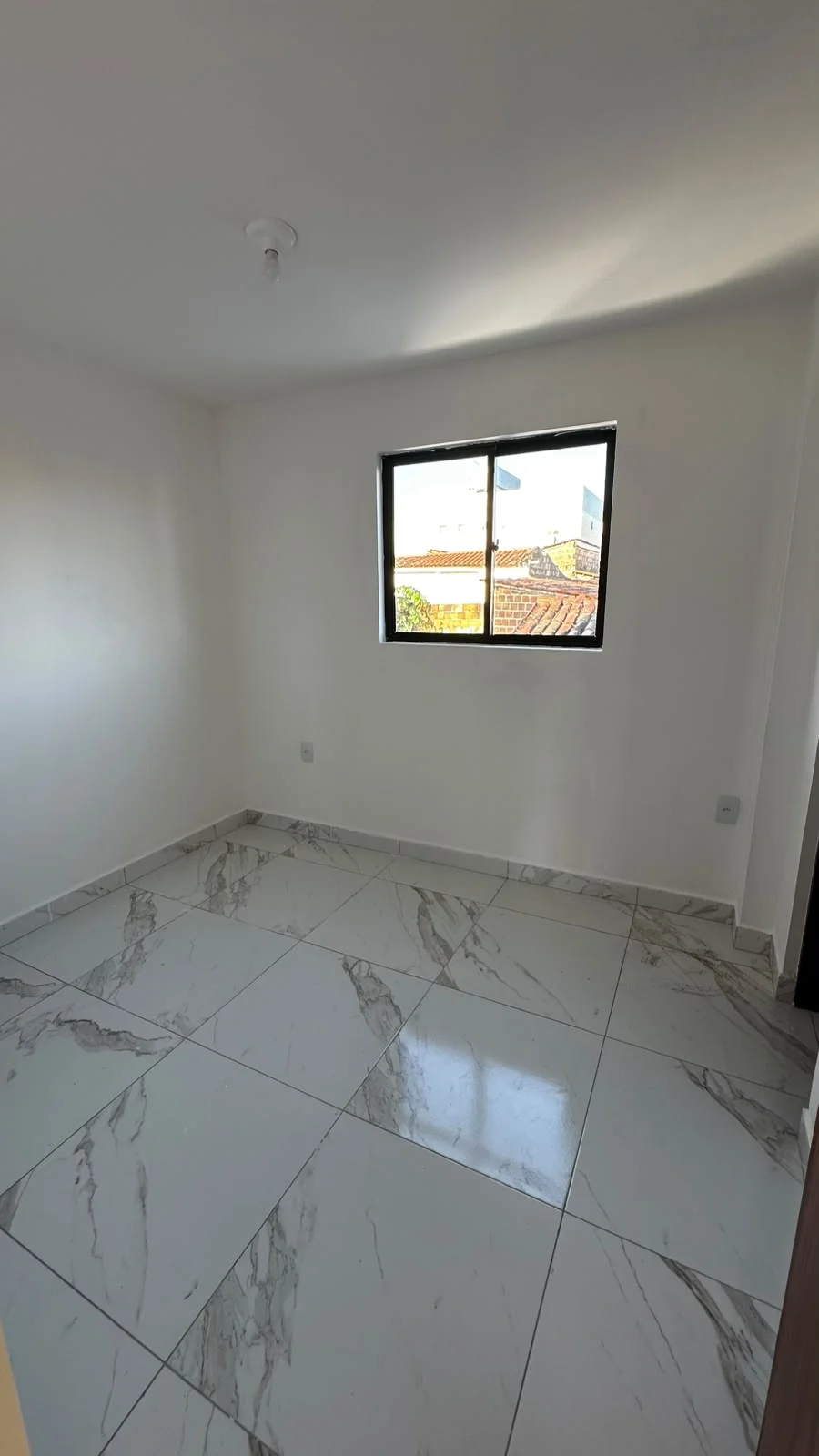 Apartamento em Mangabeira com 2 Quartos sendo 1 Suíte