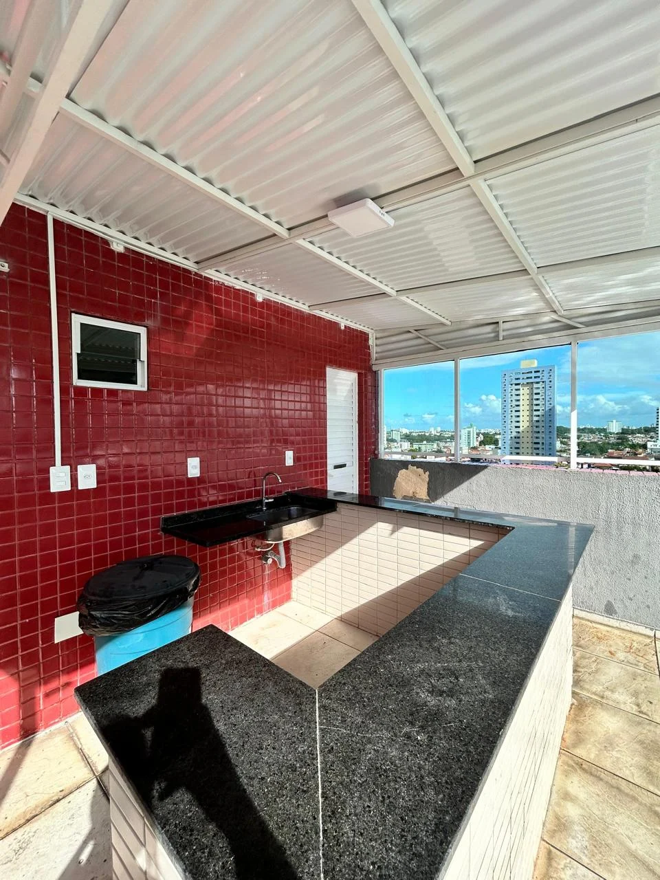 Apartamento Mobiliado no Miramar com 1 Quarto, Elevador e Piscina, Próximo a Epitácio