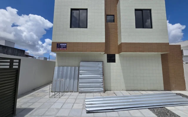 Apartamento no Bairro das Industrias com 2 Quartos sendo 1 Suíte, Opção de Térreo com Área