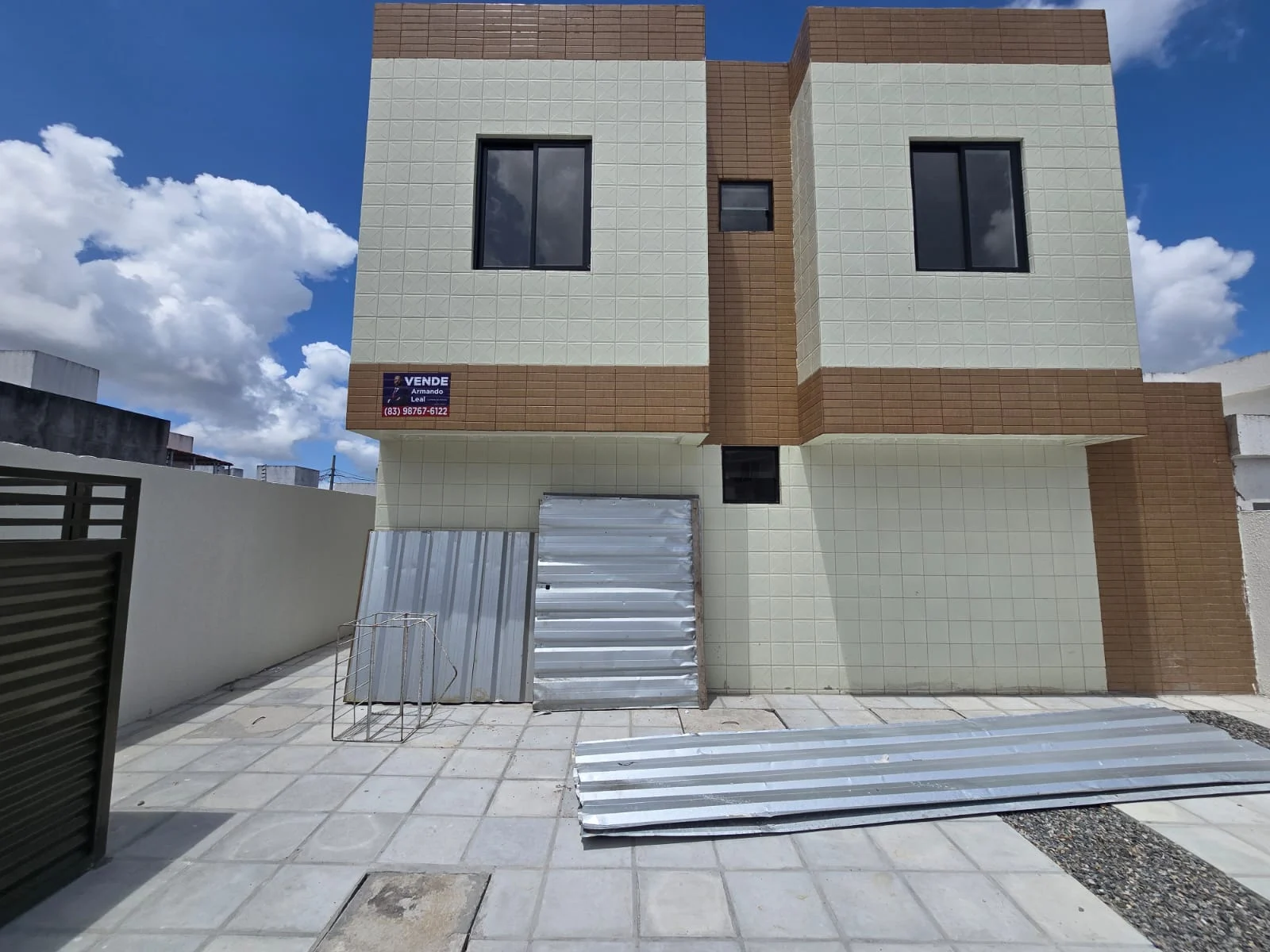 Apartamento no Bairro das Industrias com 2 Quartos sendo 1 Suíte, Opção de Térreo com Área