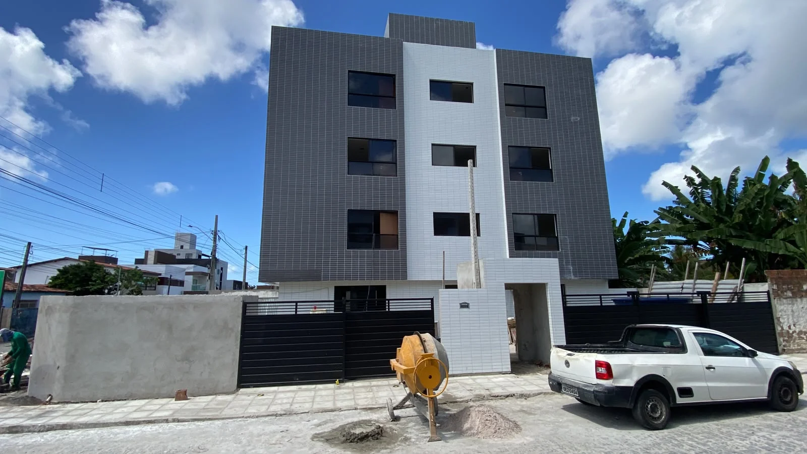 Apartamento no Cidade Verde/Mangabeira com 2 Quartos sendo 1 Suíte, Piscina
