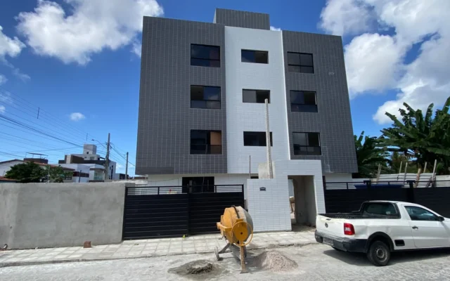 Apartamento no Cidade Verde/Mangabeira com 2 Quartos sendo 1 Suíte, Piscina