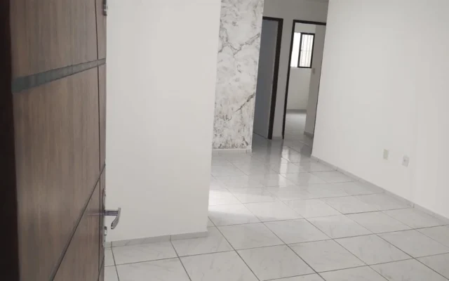 ALUGO Apartamento Térreo com Área em Água Fria/Bancários com 3 Quartos sendo 1 Suíte, Próximo ao Unipê R$ 2.200,00*