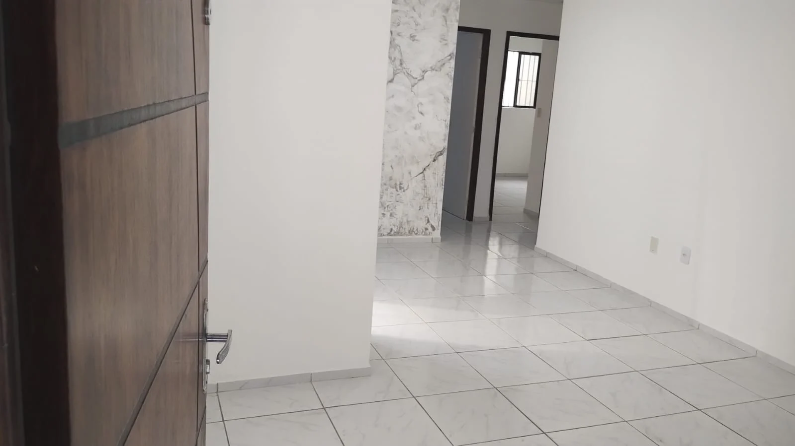 ALUGO Apartamento Térreo com Área em Água Fria/Bancários com 3 Quartos sendo 1 Suíte, Próximo ao Unipê R$ 2.200,00*