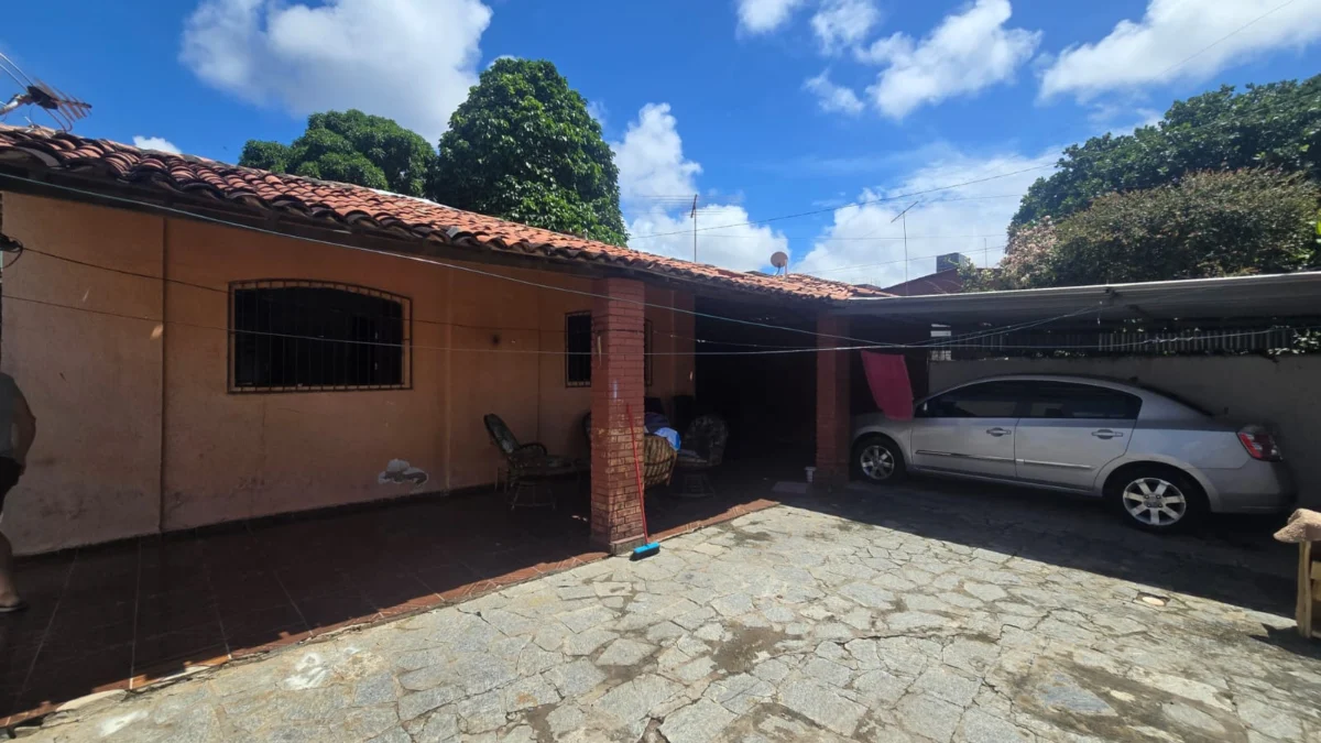 Casa no Altiplano com 3 Quartos sendo 1 Suíte, 5 Vagas, Terreno com 390m²