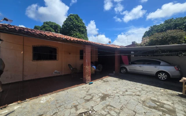 Casa no Altiplano com 3 Quartos sendo 1 Suíte, 5 Vagas, Terreno com 390m²