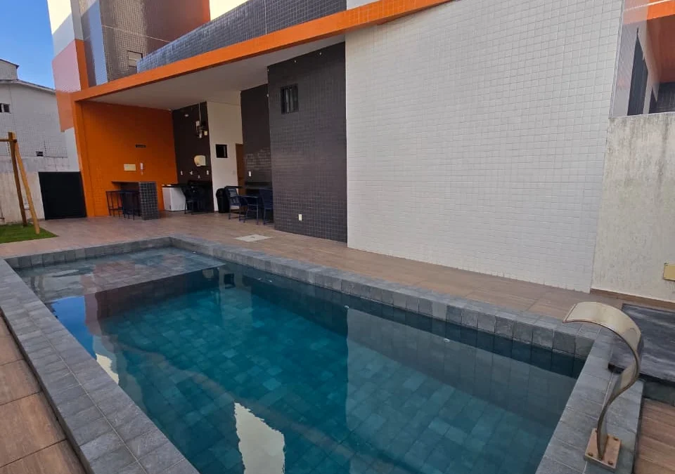 Excelente Apartamento no Portal do Sol com 2 Quartos sendo 1 Suíte, Elevador e Lazer