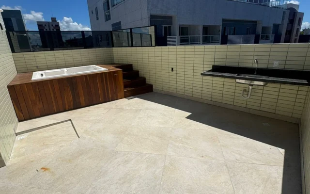 Cobertura Duplex no Bessa com 2 Quartos sendo 1 Suíte, Elevador