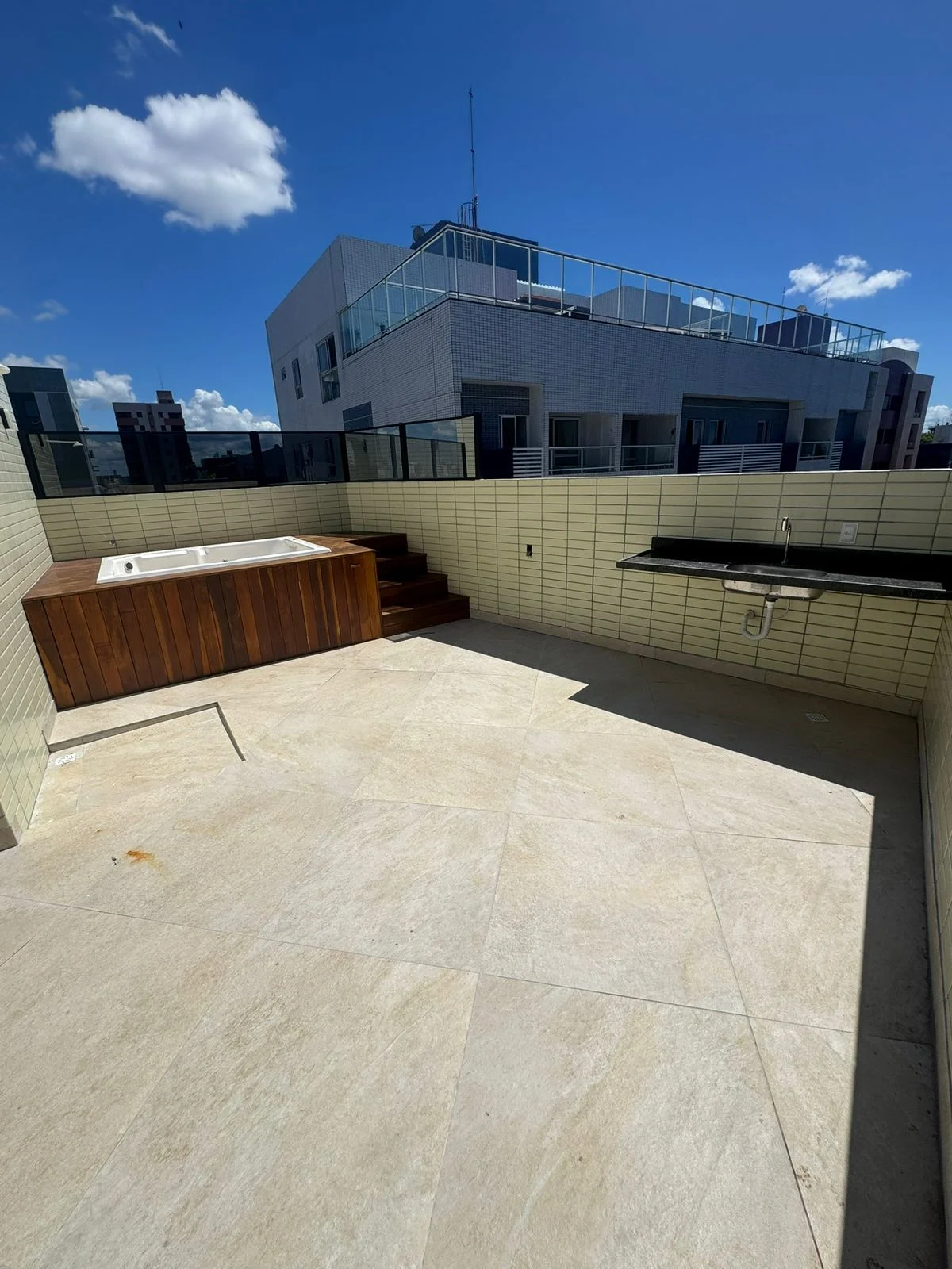 Cobertura Duplex no Bessa com 2 Quartos sendo 1 Suíte, Elevador